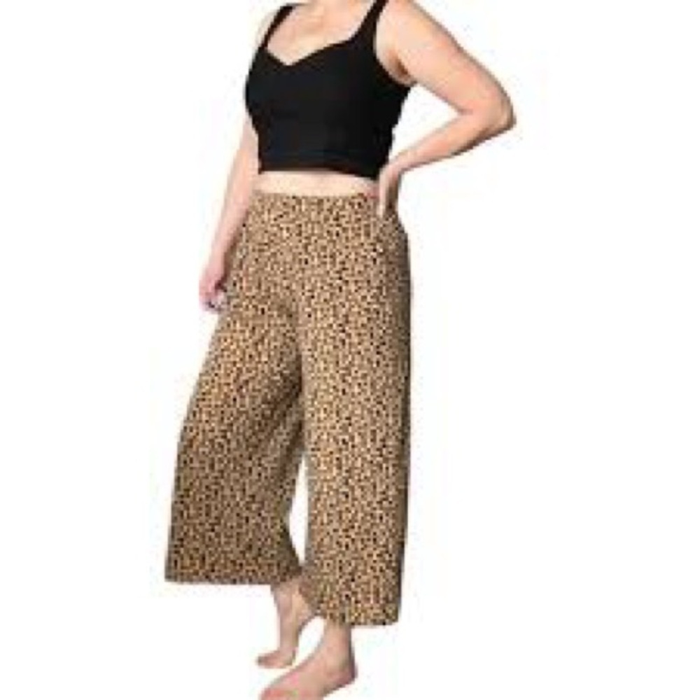 Banana Republic Factory animal print‎ pants wide leg cropped size medium